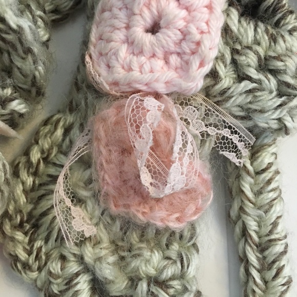 Handcrafted Crochet Scarf, Amazingly Original - Picture 4 of 6